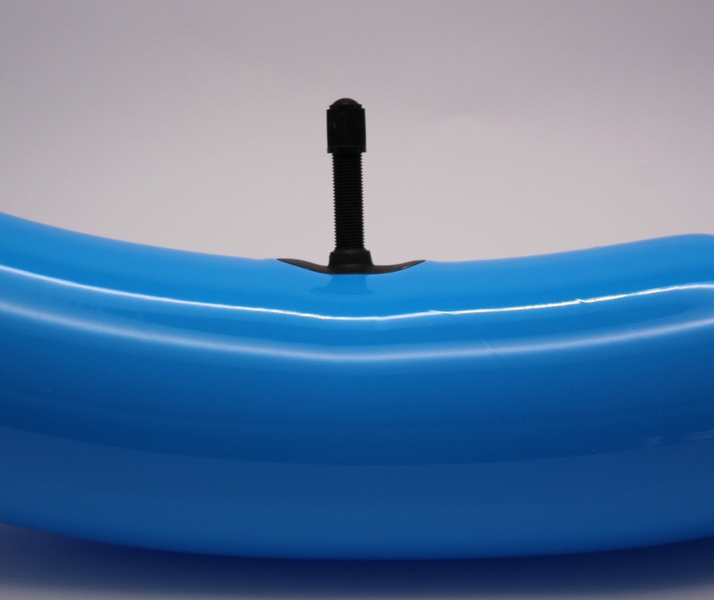 HEAVY DUTY TPU 26 X 4.0 TUBE SCHRADER